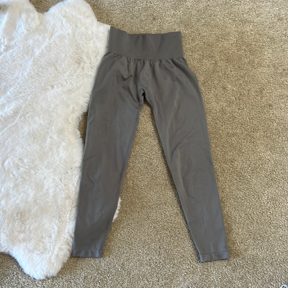 NVGTN Light Grey Solid Seamless Leggings Size Small